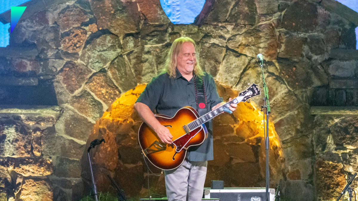 Warren Haynes at Sun Eagles Golf Club in Eatontown, NJ poster image